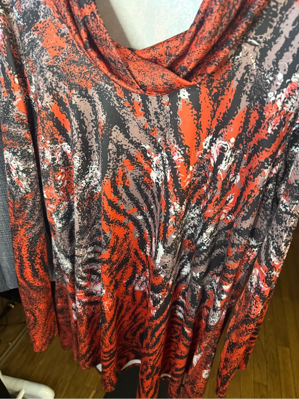 Women's Red Swirl Long Sleeve Top